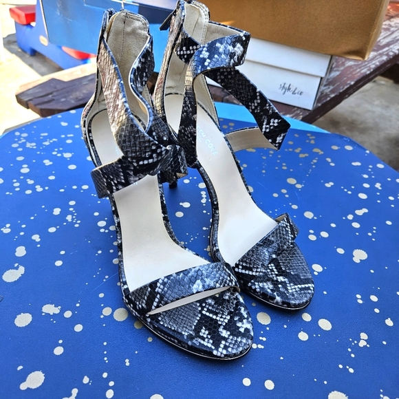 Kenneth Cole New York Brooke Cross Sandal Women's Size 9M - Picture 4 of 16